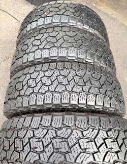 275/70/18 Toyo 🌟🌟 Vendo un set de llantas con 80% de vida las 4 🌟🌟🤩
