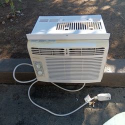 Fridgedair Window A/C Unit 5000 BTU!