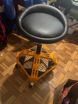 VEVOR Rolling Seat, 300 lb Weight Capacity
