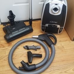 New Cond  KENMOR CANISTER VACUUM WITH ALL ATTACHMENT  , WORKS  EXCELLENT  ,  AMAZING POWER SUCES  , 