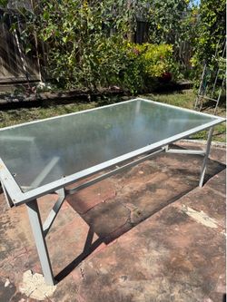 Patio table only 6x4