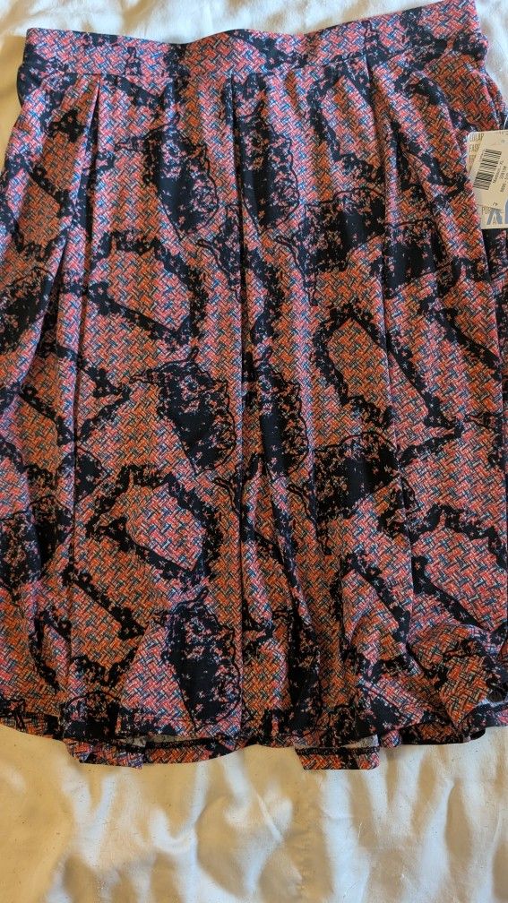New LulaRoe XL 34x25 16-18 Colorful Pleated Skirt With 2 Side Pockets, 2" Wide Elastic Waistband, 96% Polyester, 4% Spandex. East Or West