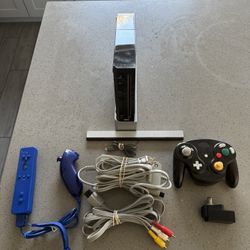 Black Nintendo Wii – Loaded with Games 