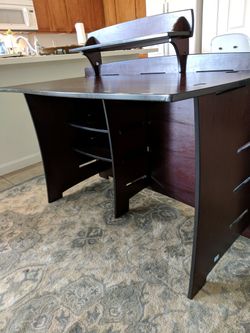 Pier 1 Toolless desk