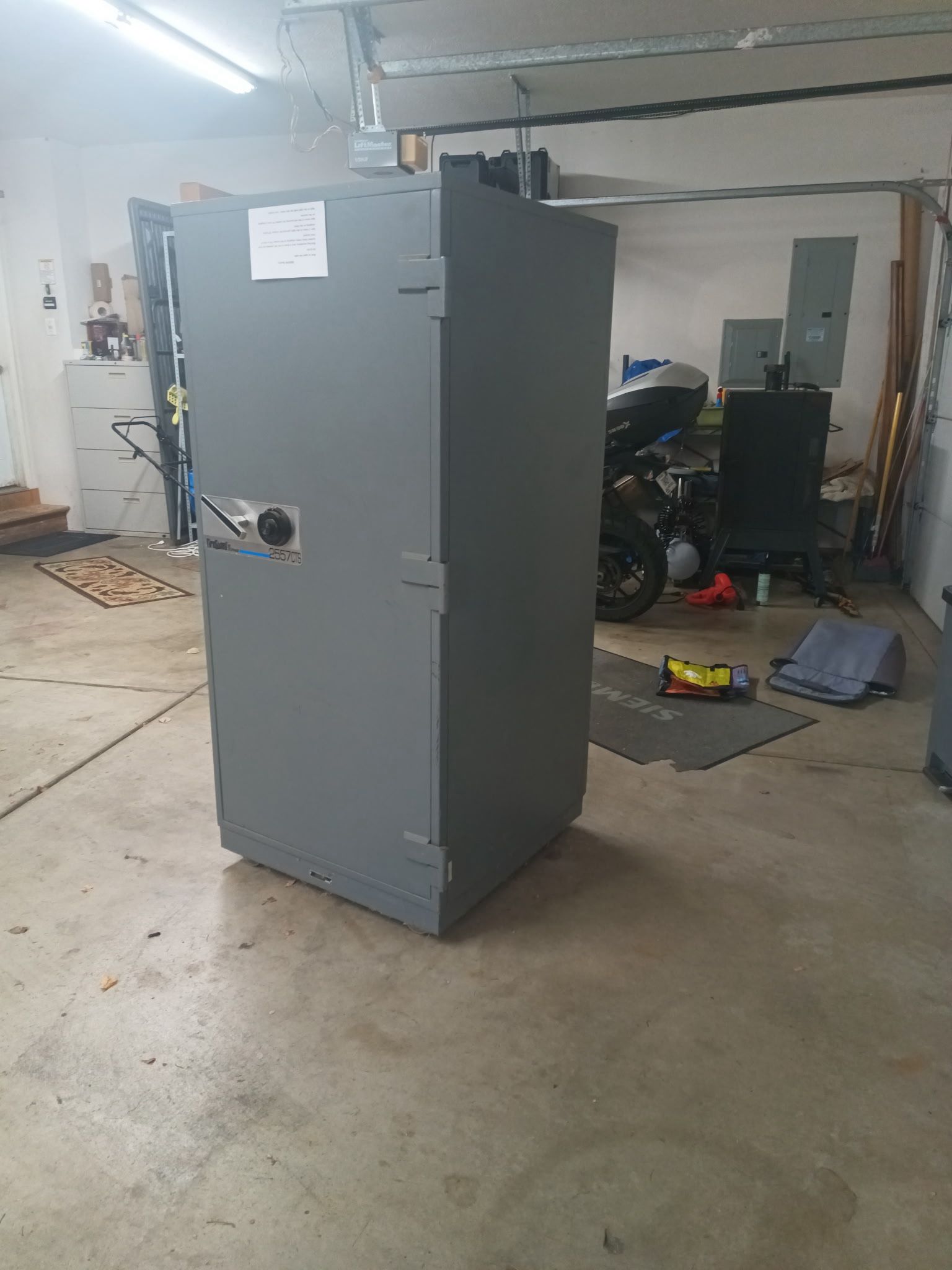 Bank Style Safe/ Vault