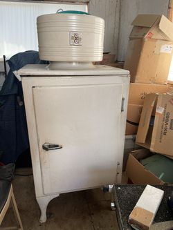 General Electric Monitor Top Refrigerator (Make Offer)