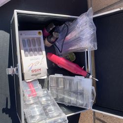 Nail Stuff And Eyelash Kit 