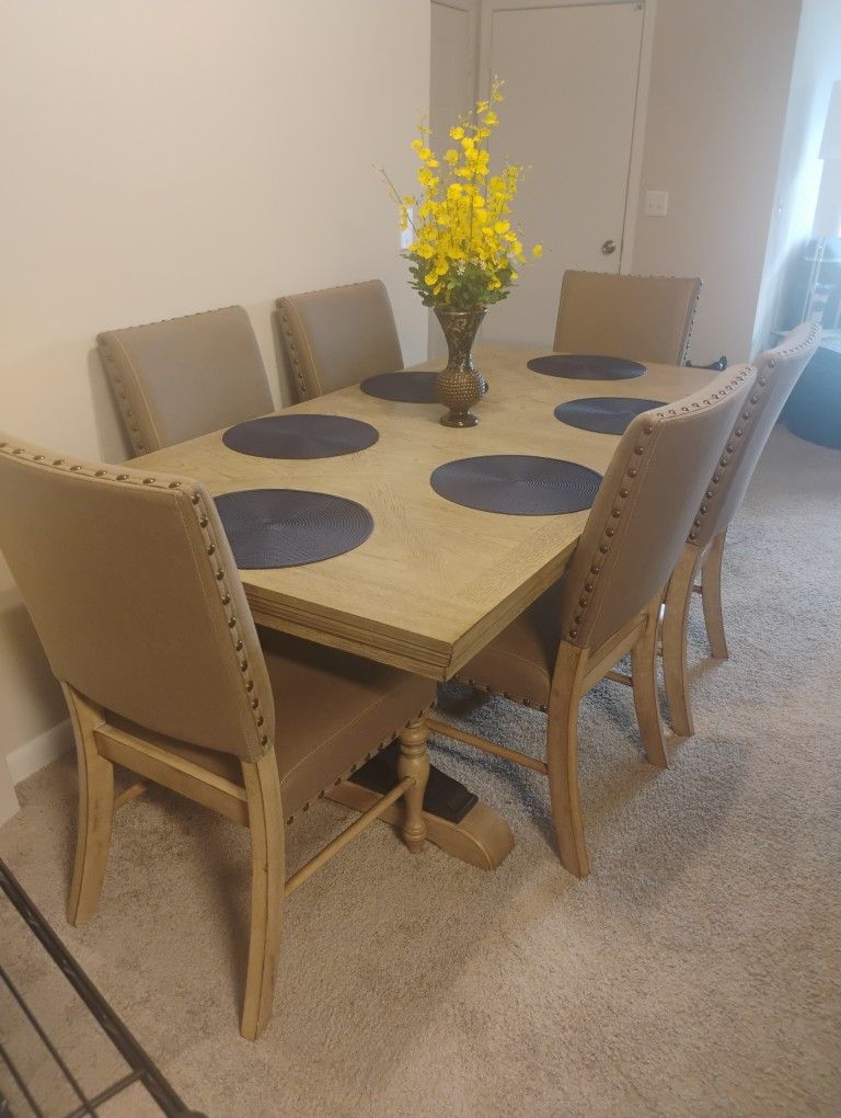 Table And Chairs Seats 6