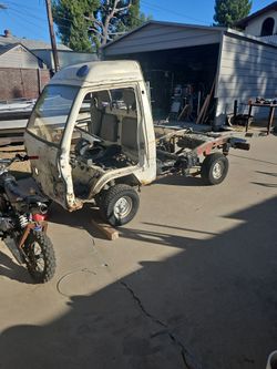 1989 Mitsubishi 2WD Pickups