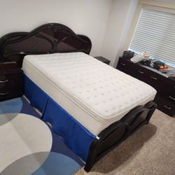 Queen size Bed 5 piece with mattress