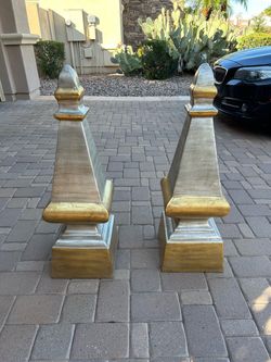 1 pair of decorative silver and gold-accented architectural obelisks