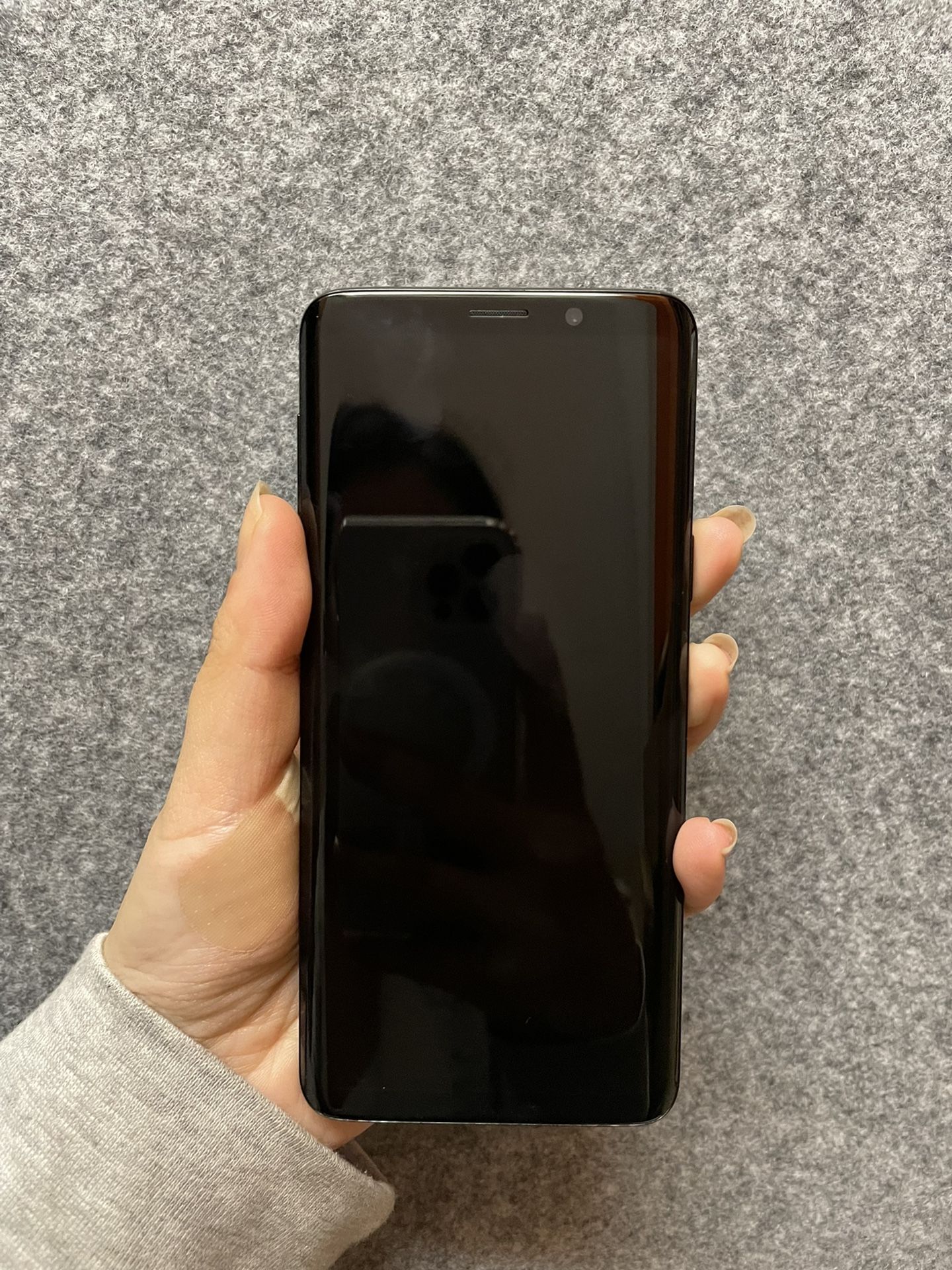 Samsung Galaxy S9 | Unlocked | Comes with store warranty| Free Cable & Charger | Unlocked | Comes with store warranty| Free Cable & Charger