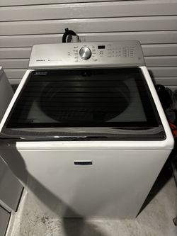 Washer Machine (Maytag Bravos XL) Excellent Condition 