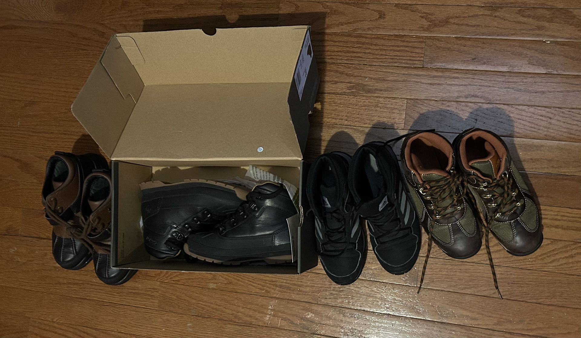 40$ Ea. Obo Boys Timberland Polo And Adidas Boots For Sale Size 2-3youth