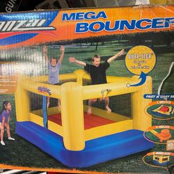 New Kids Bounce House Trampoline House With Net Entrance