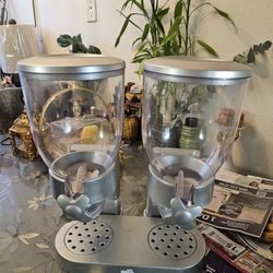 Dry Food Dispenser 