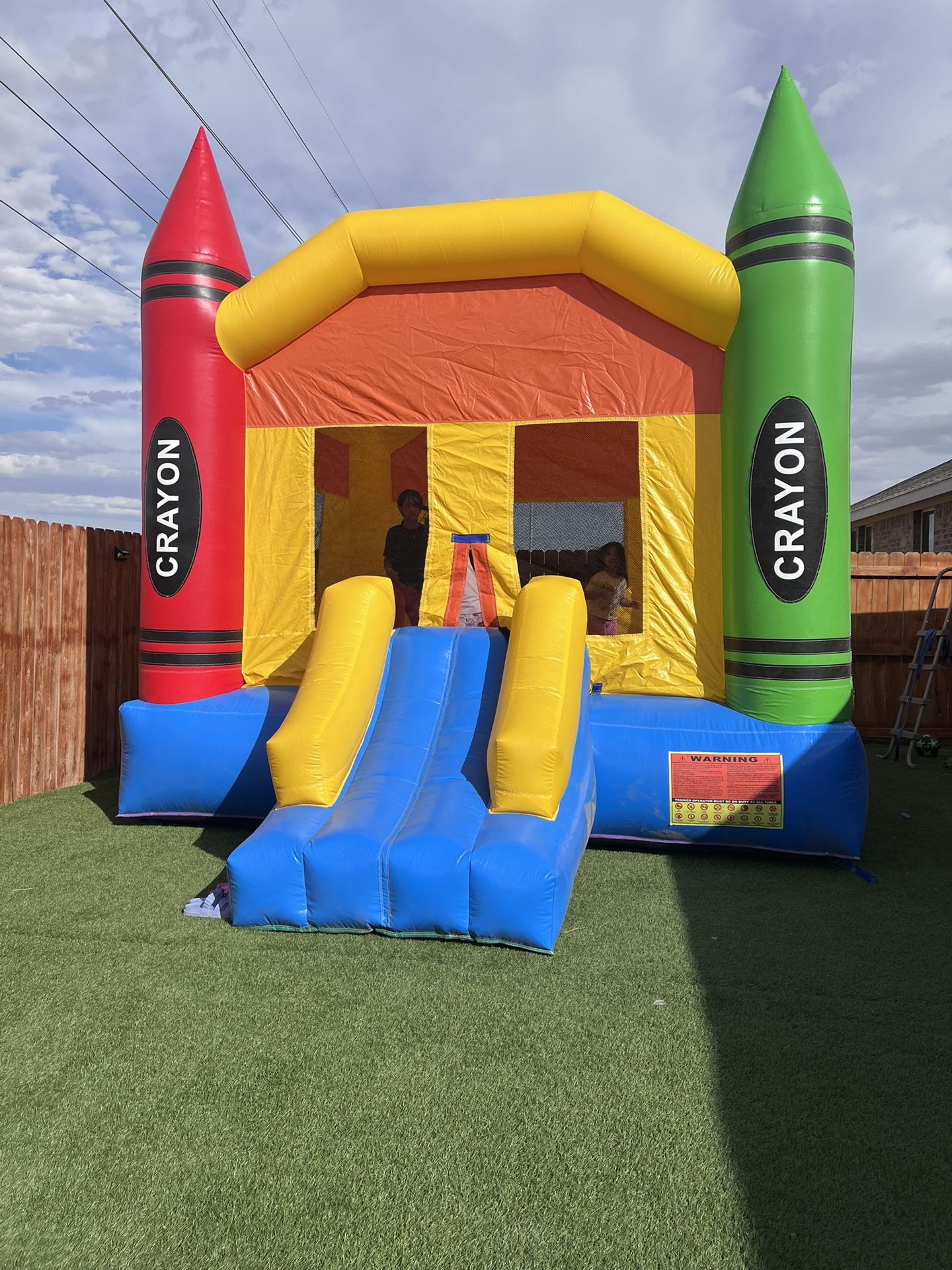 Inflatable Castle 17x13 Feet. Castillo Inflable 17x13 Pies.