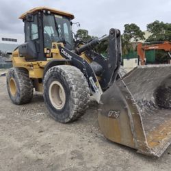 John Deere 3yd Loader