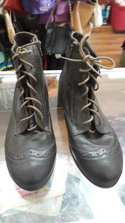 Woman boots brand White Mountain leather size 9 1/2