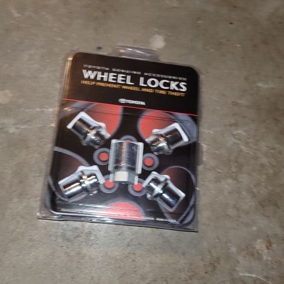 Oem lugnut for toyota and wheel lock