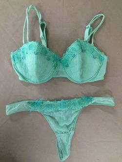New minty green sz 36D/L Victoria's Secret lingerie set (bra/thong)