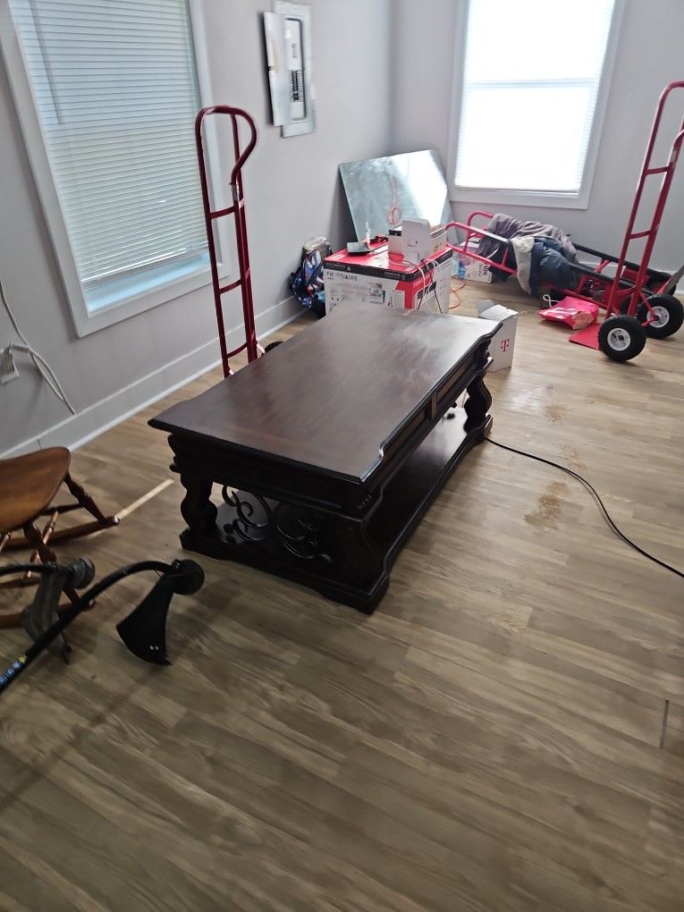 coffe table with rise up top 125 obo