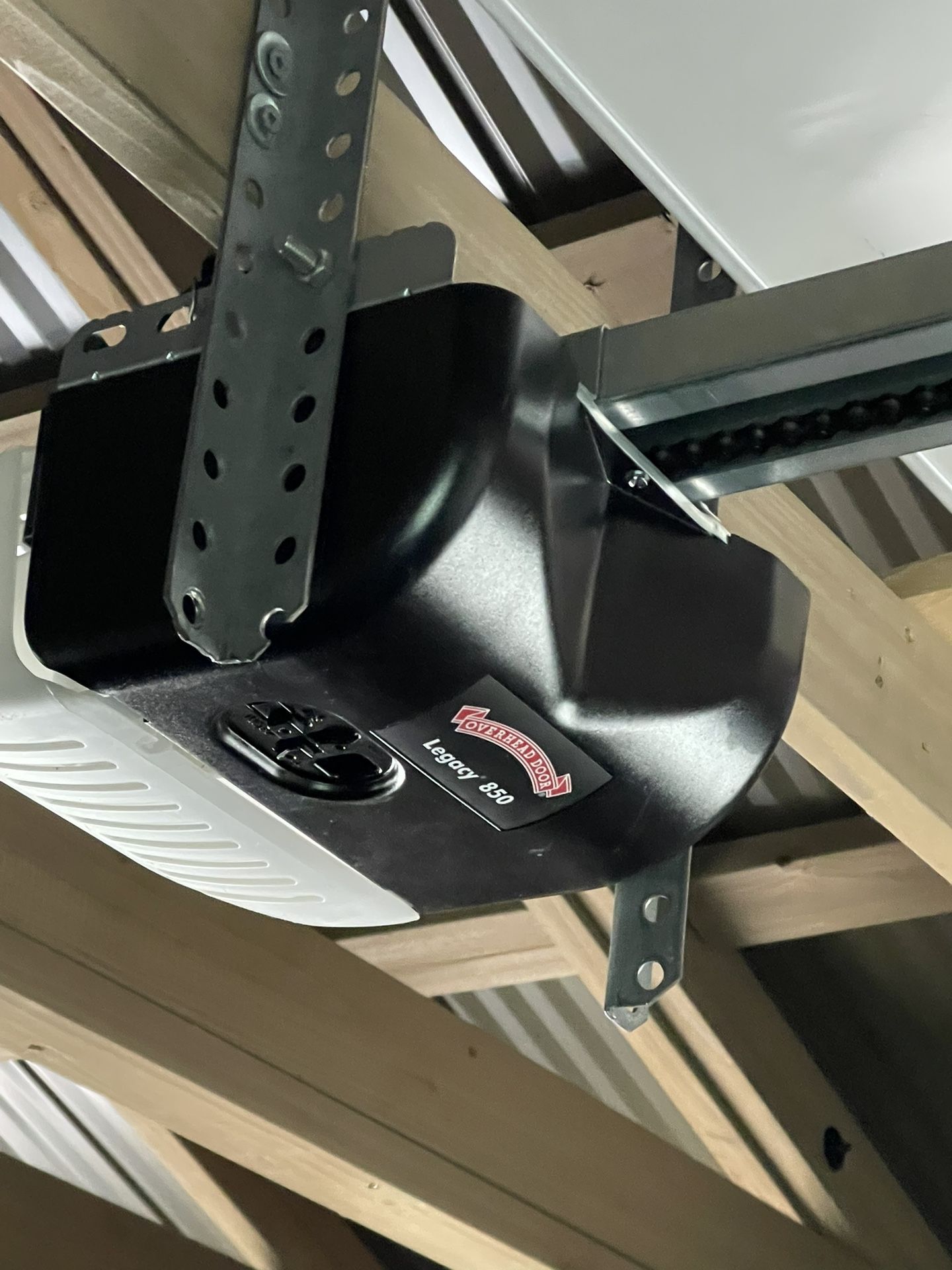 Legacy 850 Garage Door Opener Electric for Sale in Stela Niagara, NY