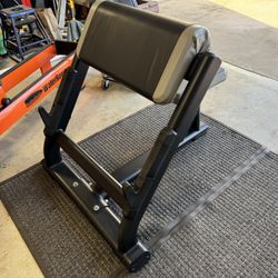 Precor Preacher Curl Bench – Commercial Grade