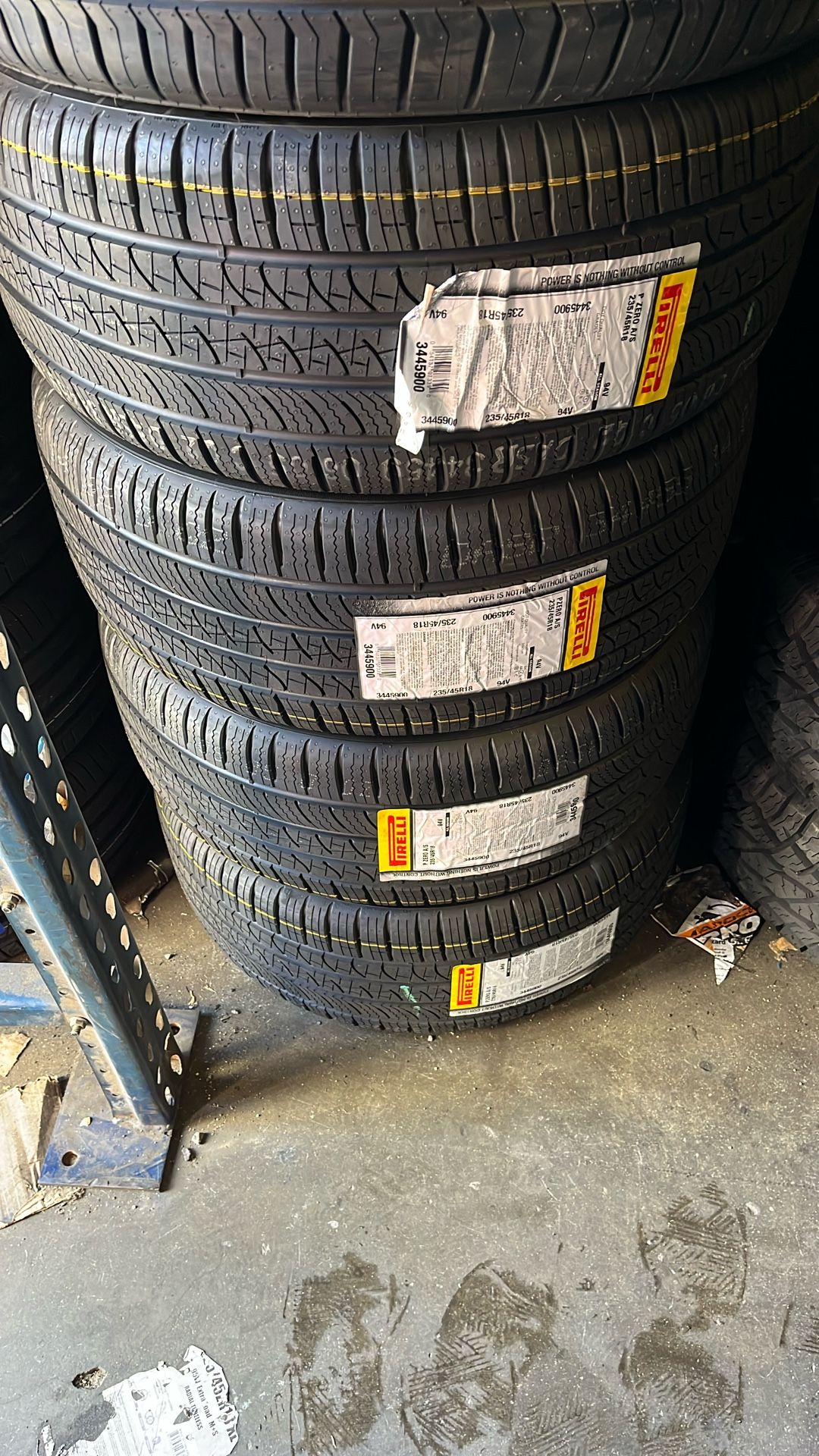235/45R18