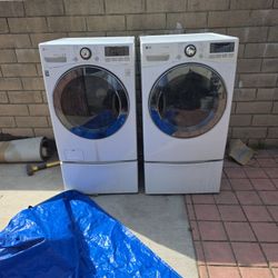 LG ELECTRIC WASHER AND GAS DRYER
