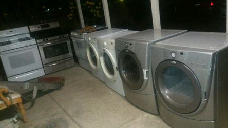 Washer and dryer Estufas good condition