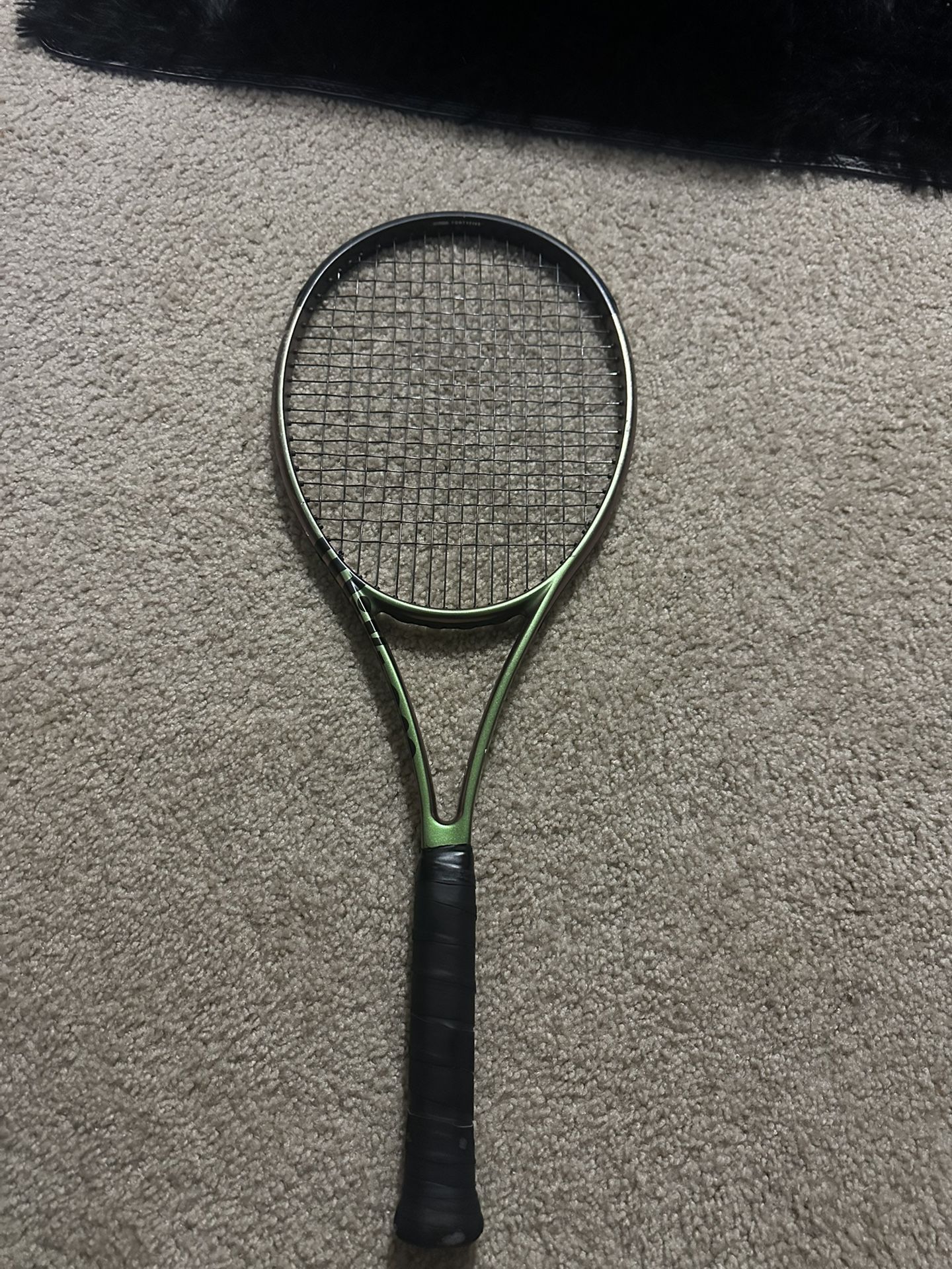 Wilson Blade V8 98 Tennis Racket