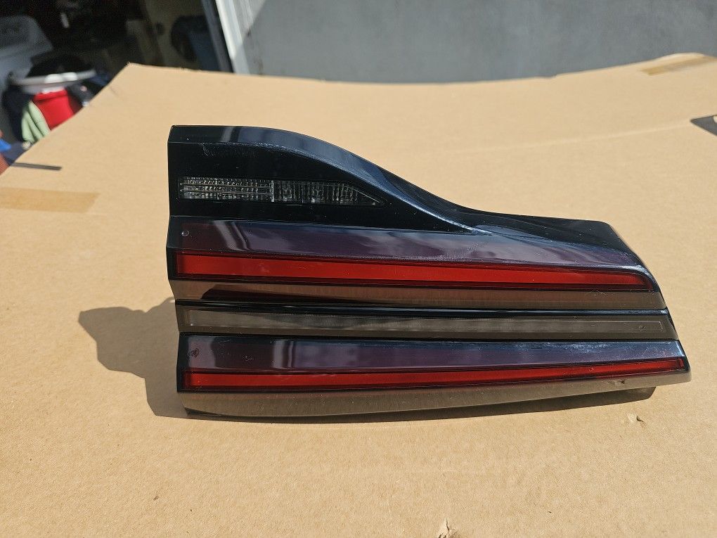 2023 TO 2025 BMW X3 G01 LAMP REAR RIGHT PASSENGER SIDE O/S LIGHT TRUNK TAILGATE PART # H609 OEM IN EXCELLENT USED CONDITIONS NO BROKEN TABS