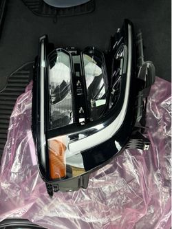 2025 Ford Expedition headlight