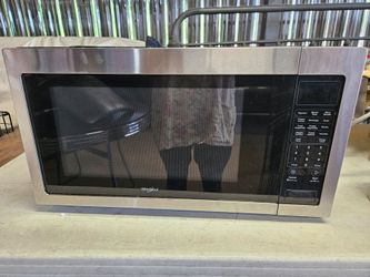 Whirlpool microhondas grande, calienta muy bien, nada mas los numeros no se ven muy claros ( POR ESO ESTA BARATO )