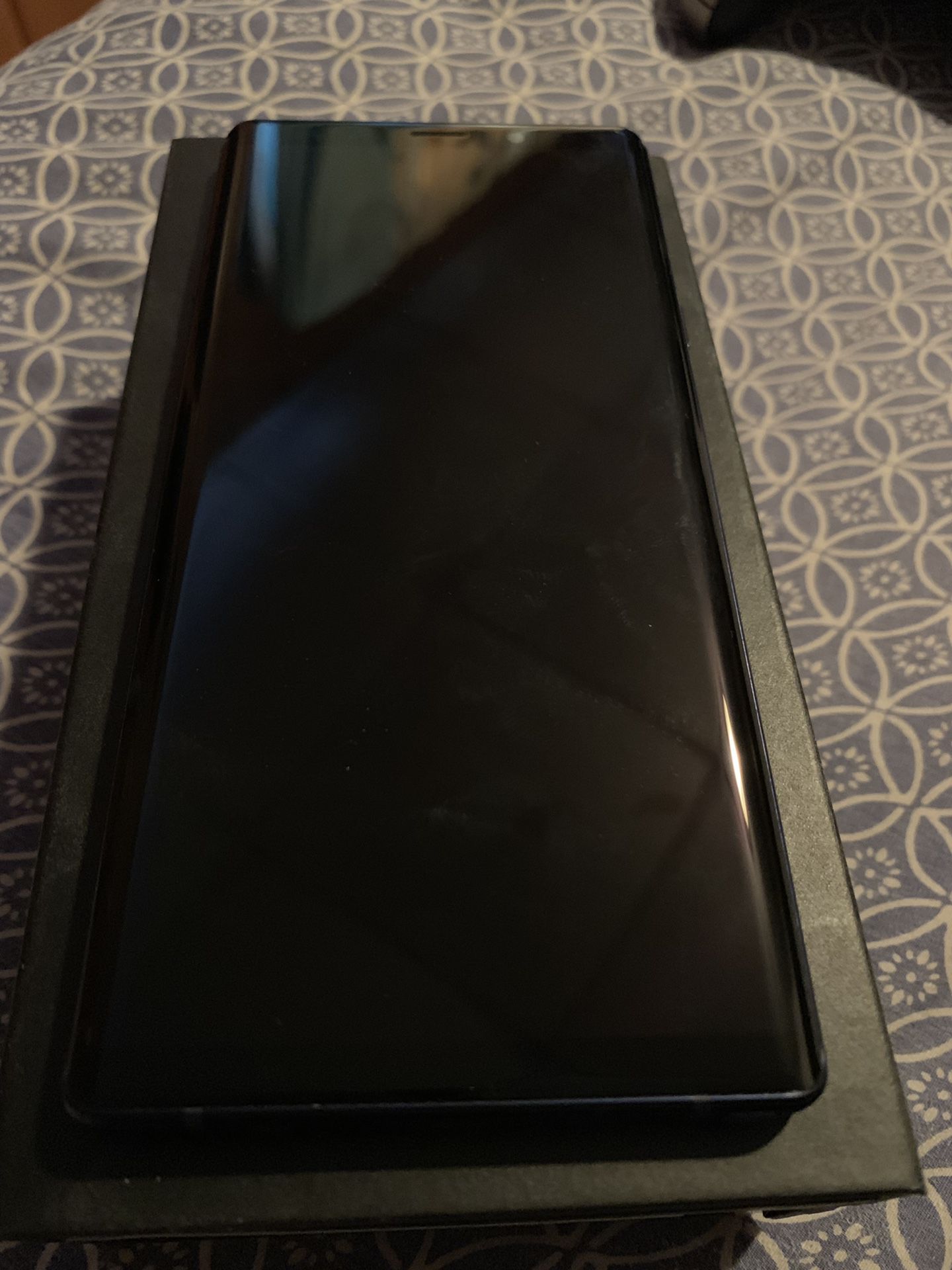 Samsung Galaxy Note 9 with box and charger. (SPRINT ONLY)