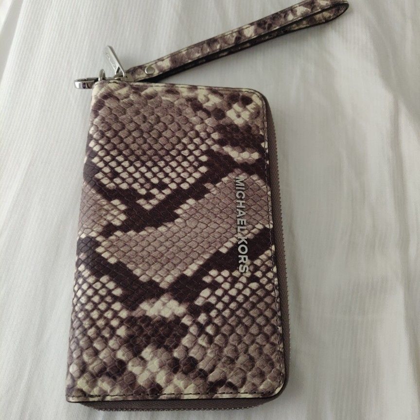 Michael Kors Wristlet Wallet 