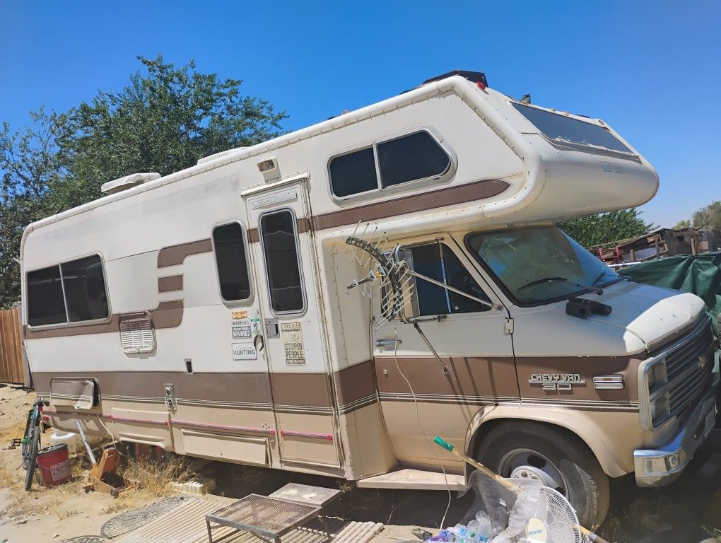 Motorhome Chevy... for Sale in Lancaster, CA - OfferUp