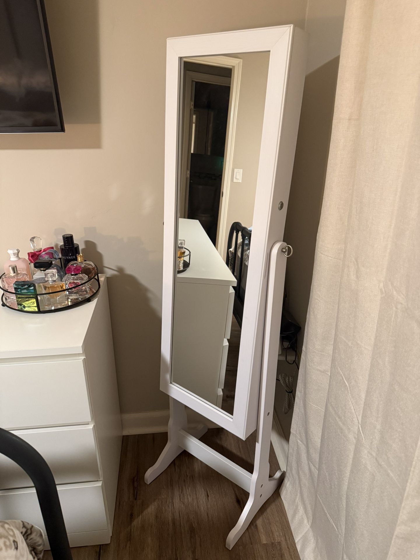 Standing Jewelry Armoire with Mirror – White (Excellent Condition)