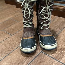 Sorel Woman Snow Boots Size 9
