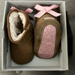 Baby Girl UGG boots 4/5