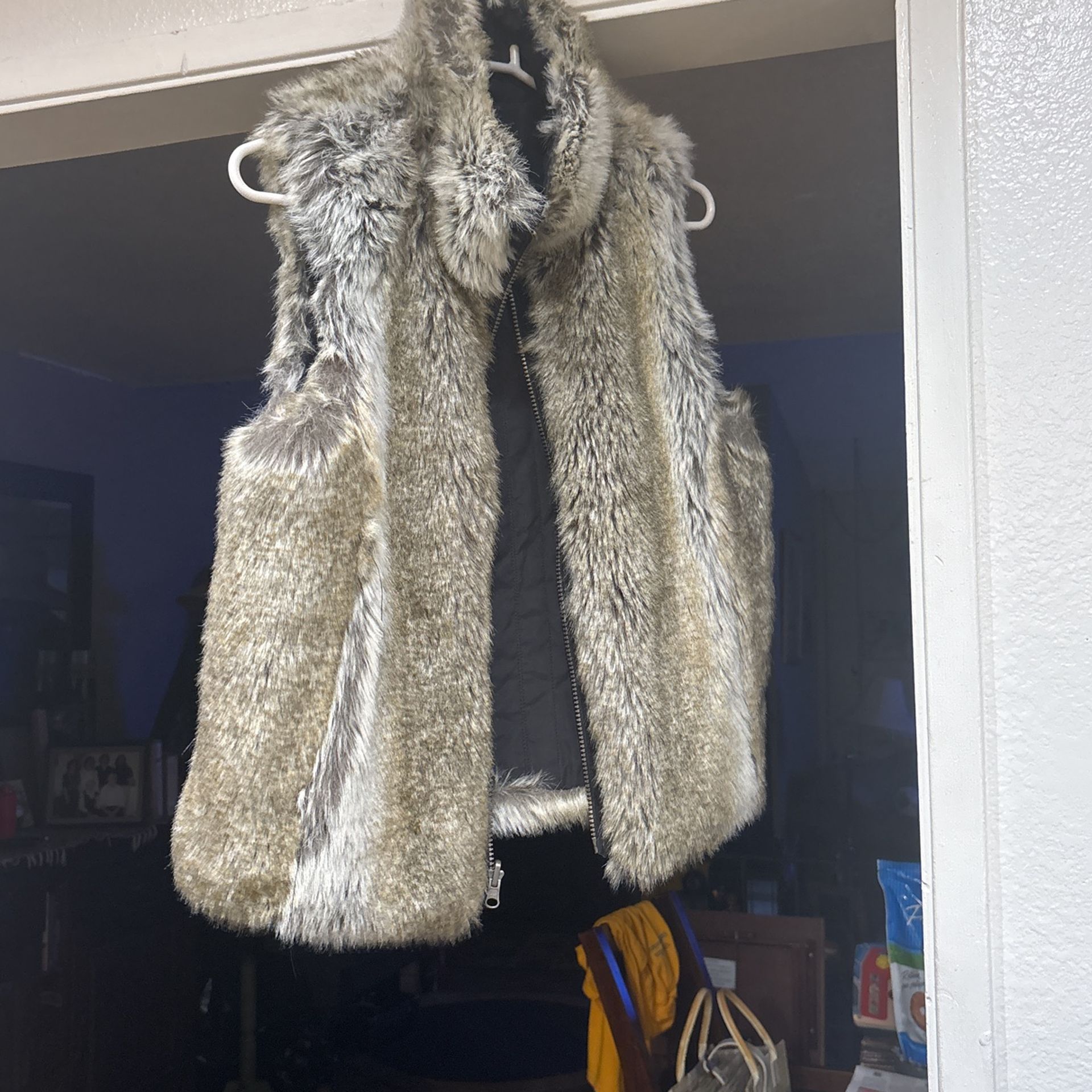 Beautiful Ladies Reversible Best Fur Or Black Water Repellant $10 Cash Or