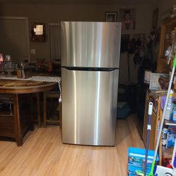 Refrigerator 