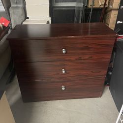 Dresser ( Comes With Mirror ) 