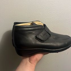 Women’s Diabetic Shoes. 