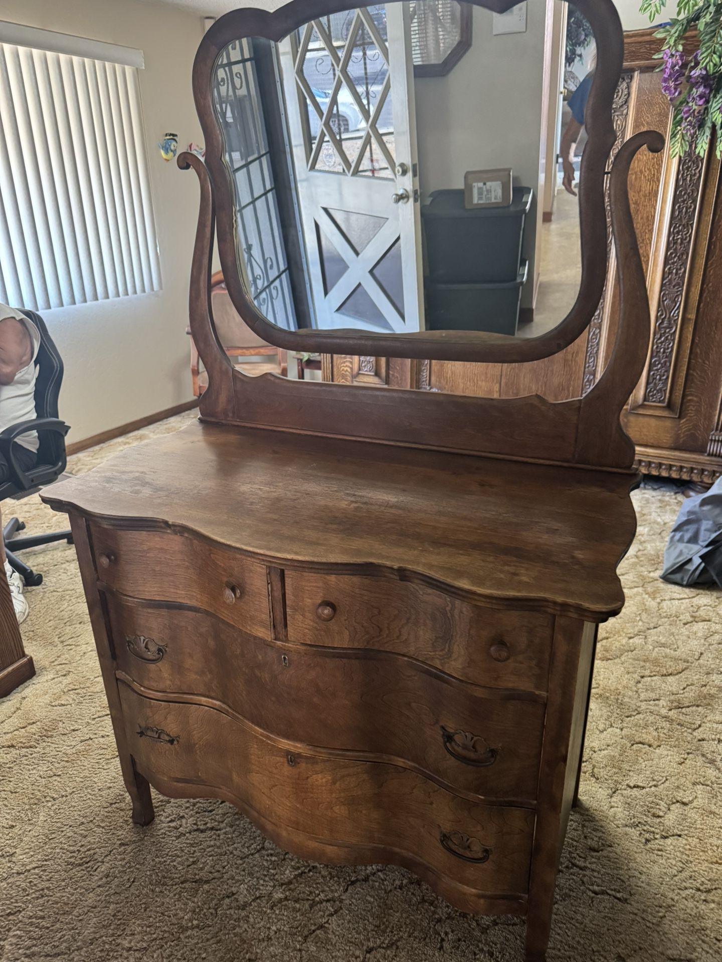 ๐ฟ Antique Solid Oak Dresser with Mirror โ Timeless Elegance! ๐ฟ