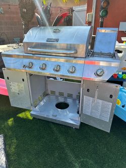 Barbecue Grill With Cover - Works Great - Read Description