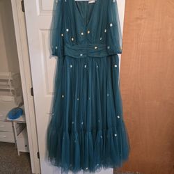 Green Dress with Embroidered Daisies