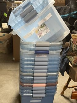 20 Plastic Containers With Lids. 