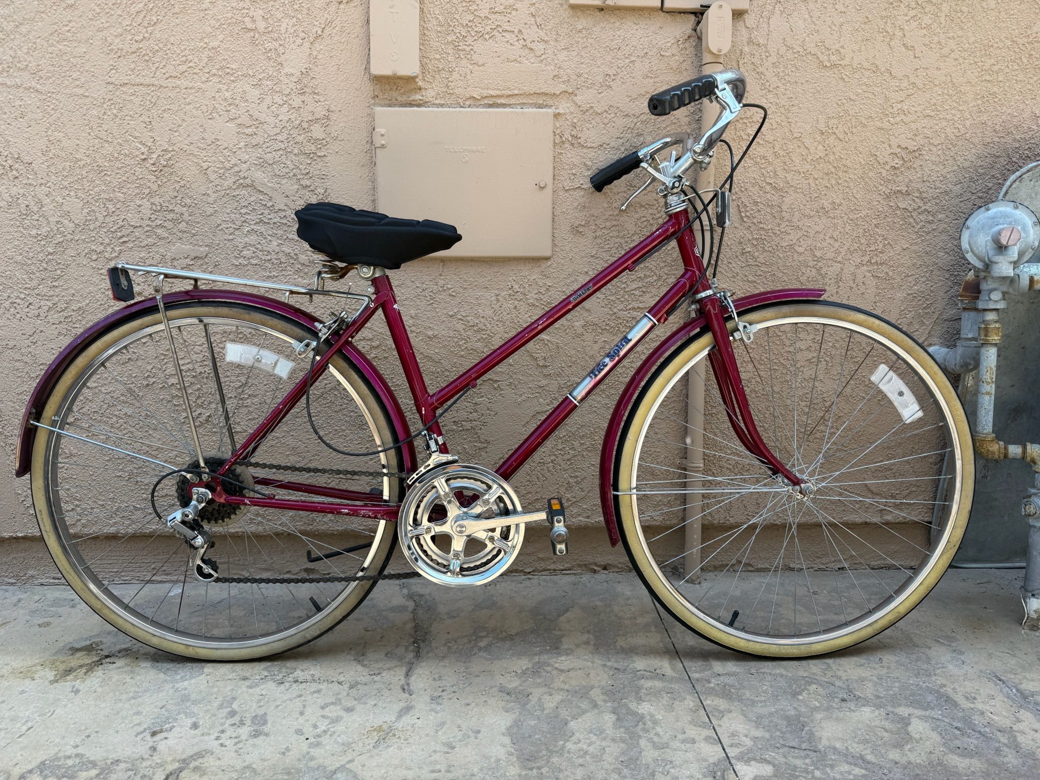 Free Spirit Brittany Road Touring Bike Shimano Components 10 Speed Lightweight Frame and Fork: free spirit Drivetrain: Shimano light action Saddle /
